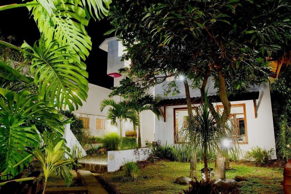 Family Hotel Gradia 2 Batu  Esterno foto
